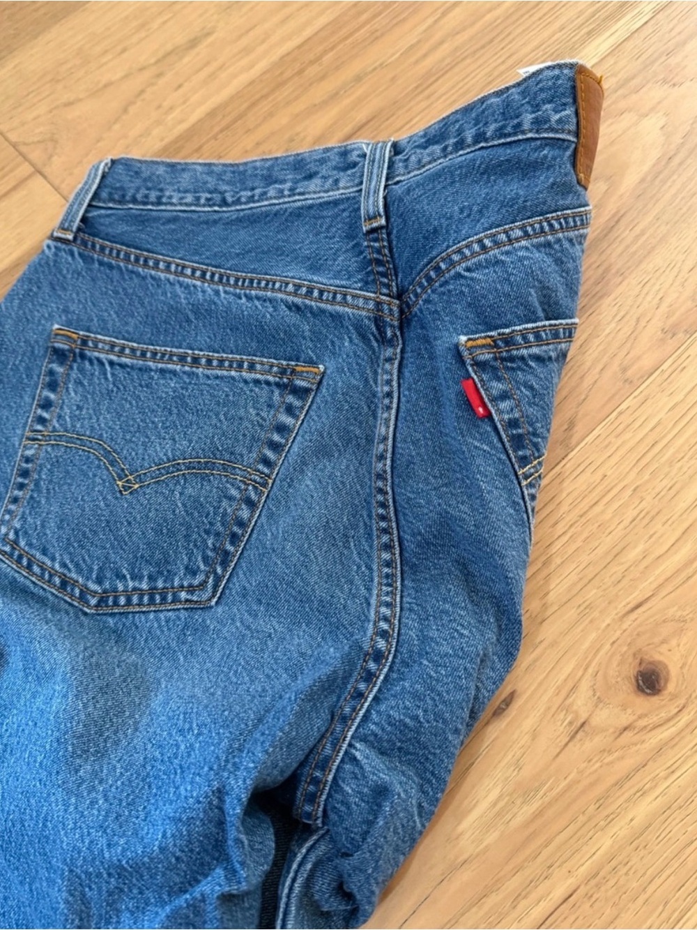 Levi's Women's Blue 501 90s Straight-Leg Jeans - Picture 6 of 6